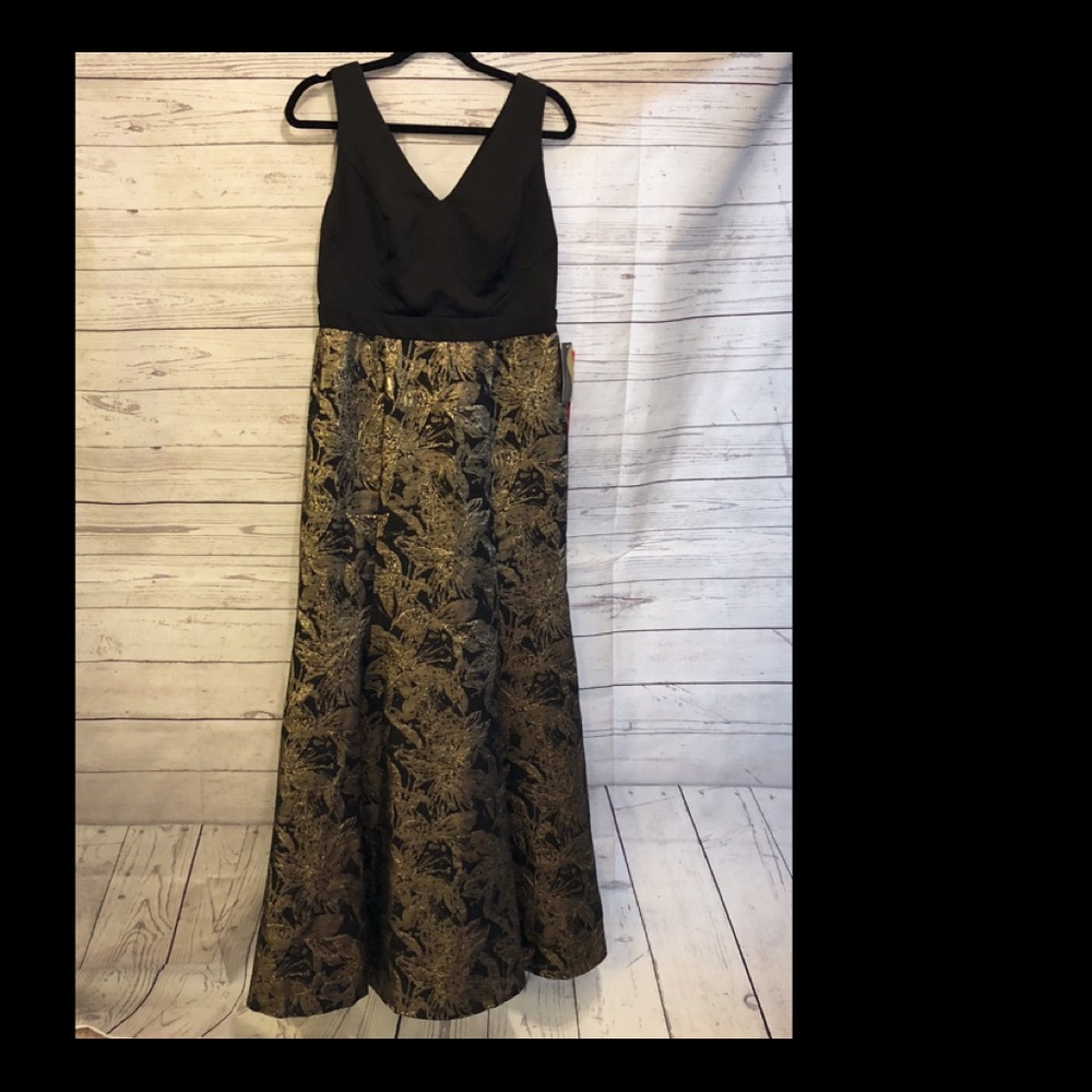 NWT Ignite Evenings Black and Gold Formal Dress
